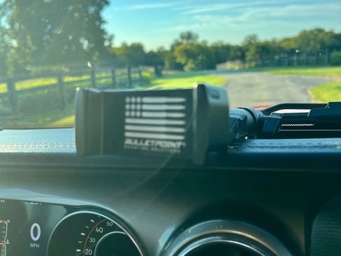 Used 2018 Jeep Wrangler Unlimited Sahara image 13