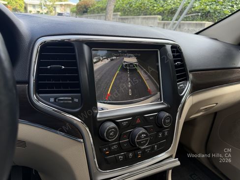 Used 2017 Jeep Grand Cherokee Limited image 17