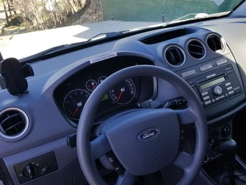 Used 2010 Ford Transit Connect XLT image 8