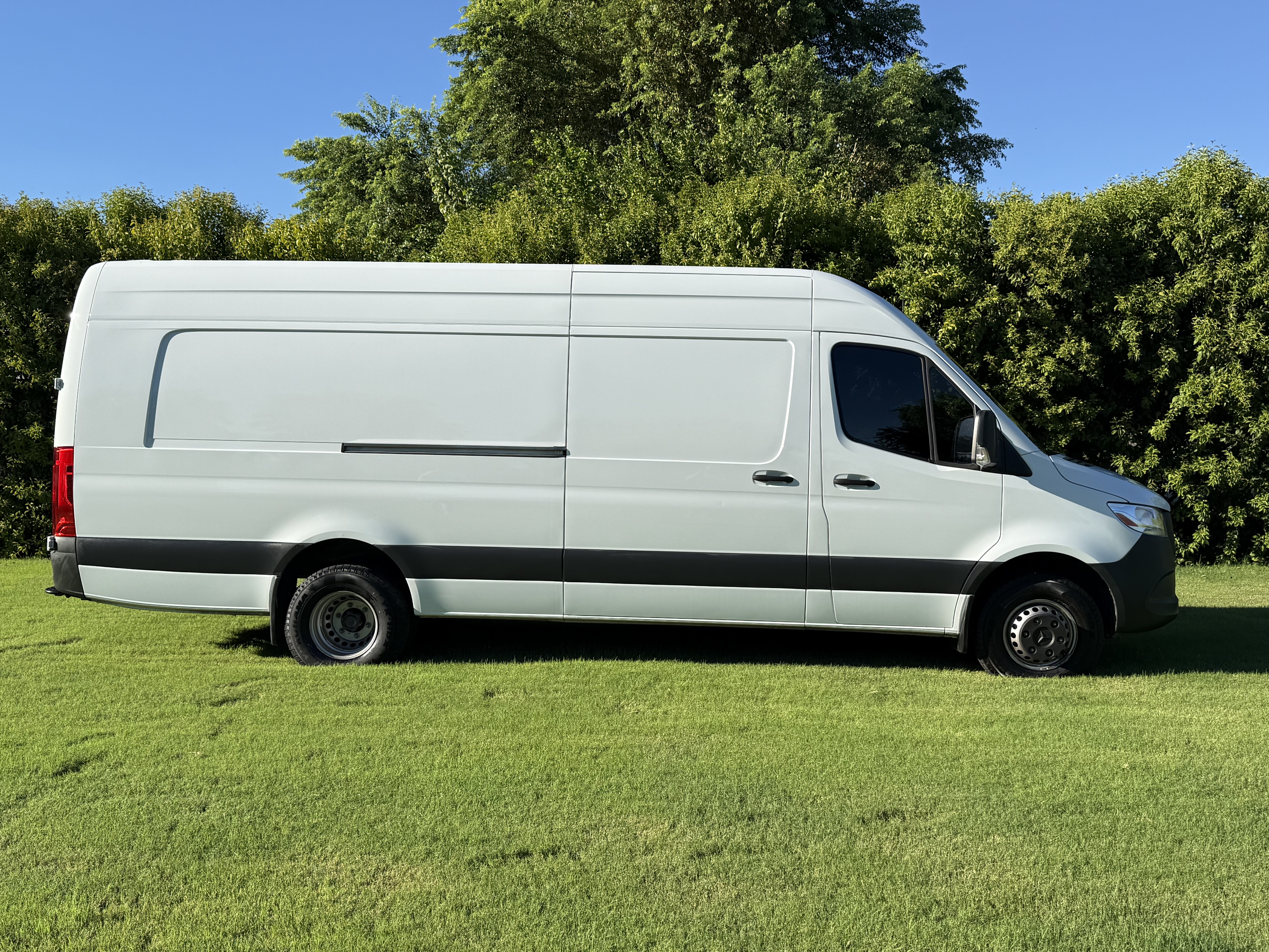 Used 2022 Mercedes-Benz Sprinter 3500 image 2