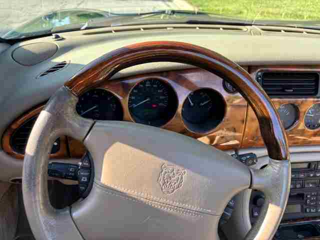 Used 2002 Jaguar XK8 Convertible RWD image 4