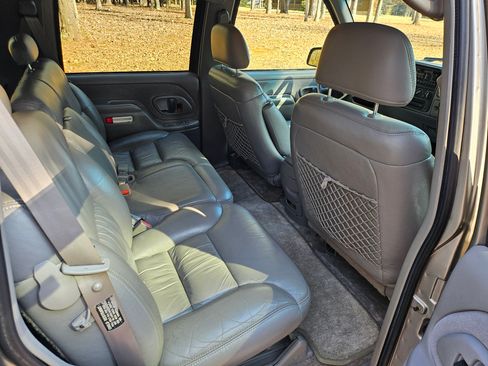 Used 1999 Chevrolet Tahoe Z71 w/ Comfort & Security Pkg image 10