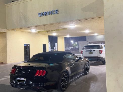 Used 2018 Ford Mustang Premium image 10