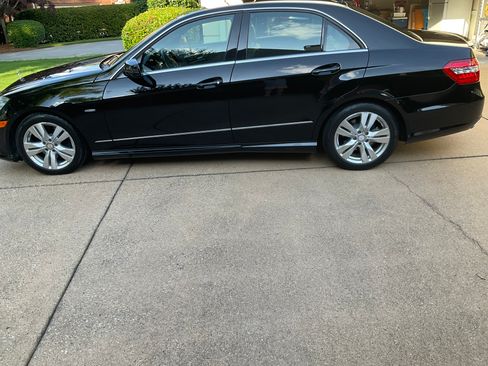 Used 2011 Mercedes-Benz E 350 BlueTEC Sedan image 4