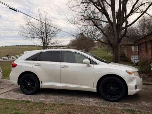 Used 2010 Toyota Venza image 15