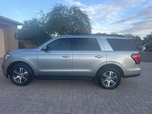 Used 2024 Ford Expedition XLT image 2