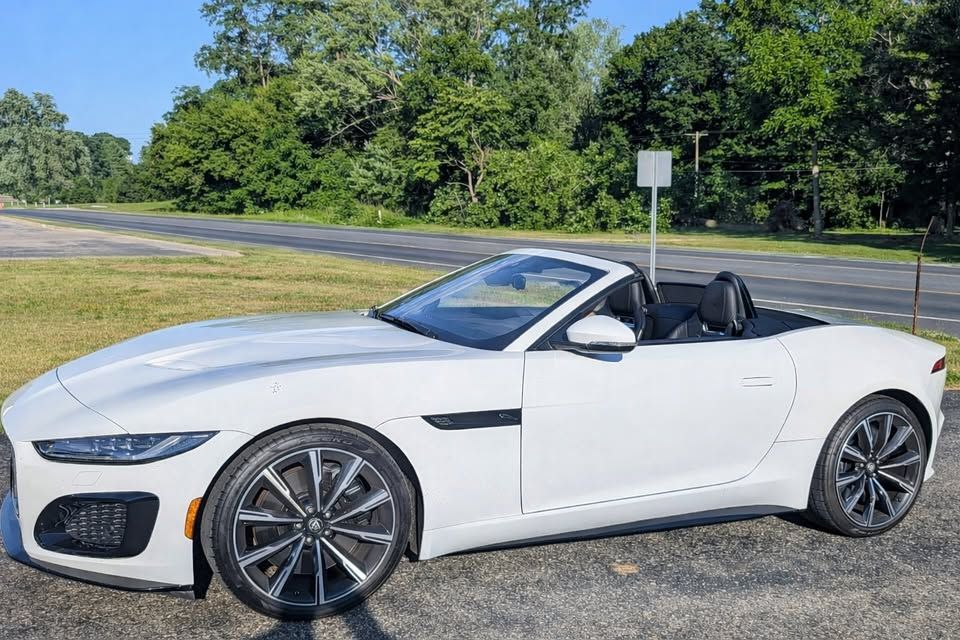 Used 2021 Jaguar F-TYPE R AWD/4WD image 2