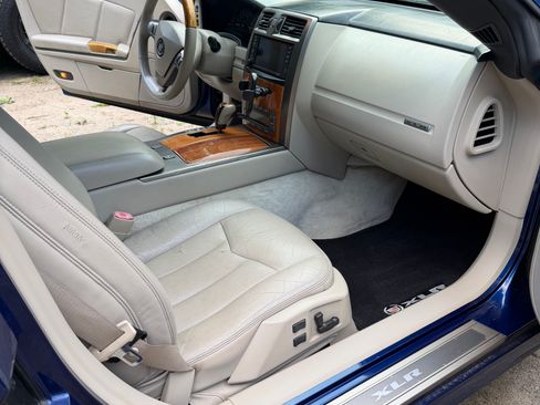 Used 2006 Cadillac XLR RWD image 19