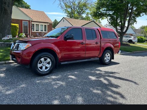 Used 2013 Nissan Frontier SV w/ SV Value Truck Pkg AWD/4WD image 11