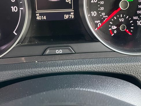 Used 2016 Volkswagen e-Golf SE image 5