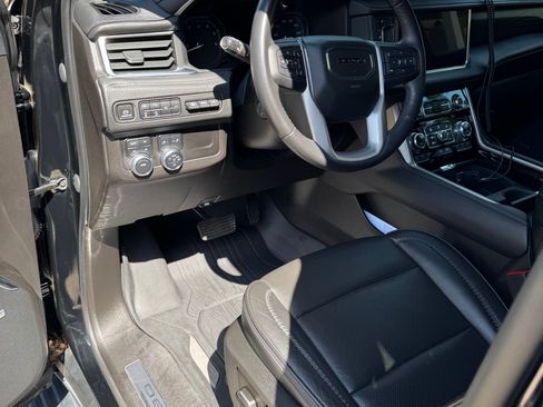 Used 2021 GMC Yukon XL Denali w/ Denali Premium Package AWD/4WD image 21
