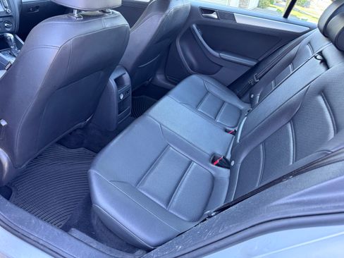 Used 2013 Volkswagen Jetta SE FWD image 11