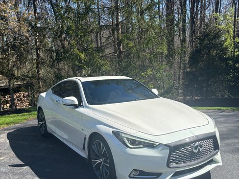 Used 2017 INFINITI Q60 3.0t w/ Premium Plus Package 3.0T AWD/4WD image 6