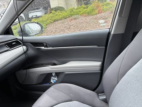 Used 2022 Toyota Camry LE image 18