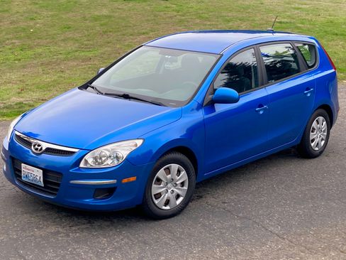 Used 2010 Hyundai Elantra GLS image 4