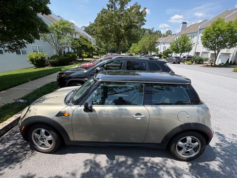 Used 2010 MINI Cooper Hardtop FWD image 4