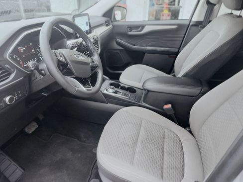 Used 2022 Ford Escape SE w/ SE Sport Appearance Package image 10