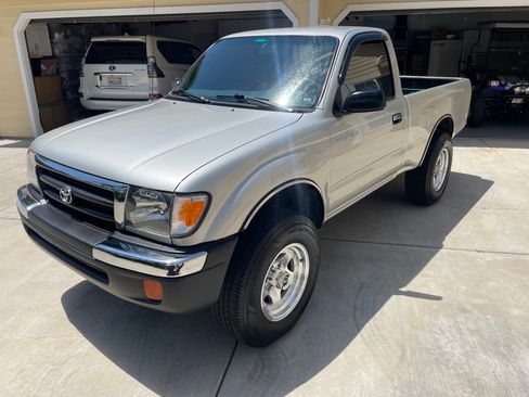 Used 2000 Toyota Tacoma 4x4 Regular Cab w/ Value Edition Plus Pkg image 9