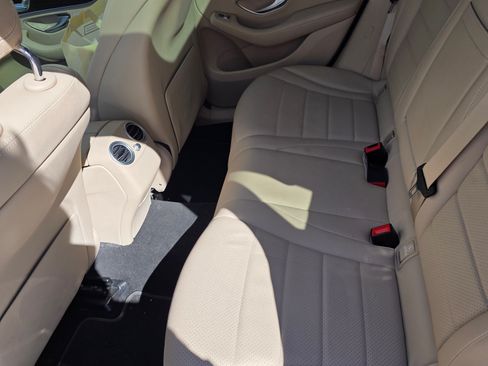 Used 2021 Mercedes-Benz GLC 300 4MATIC image 16