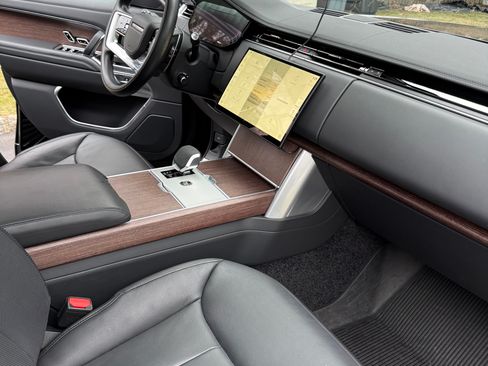 Used 2024 Land Rover Range Rover Long Wheelbase SE image 31