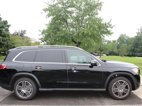 Used 2025 Mercedes-Benz GLS 450 4MATIC image 2