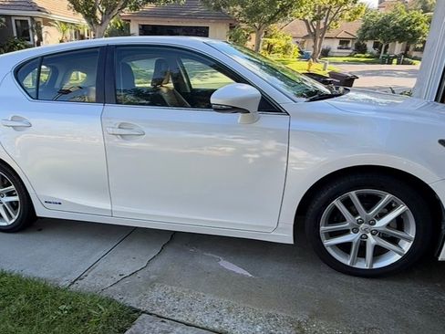 Used 2015 Lexus CT 200h image 9