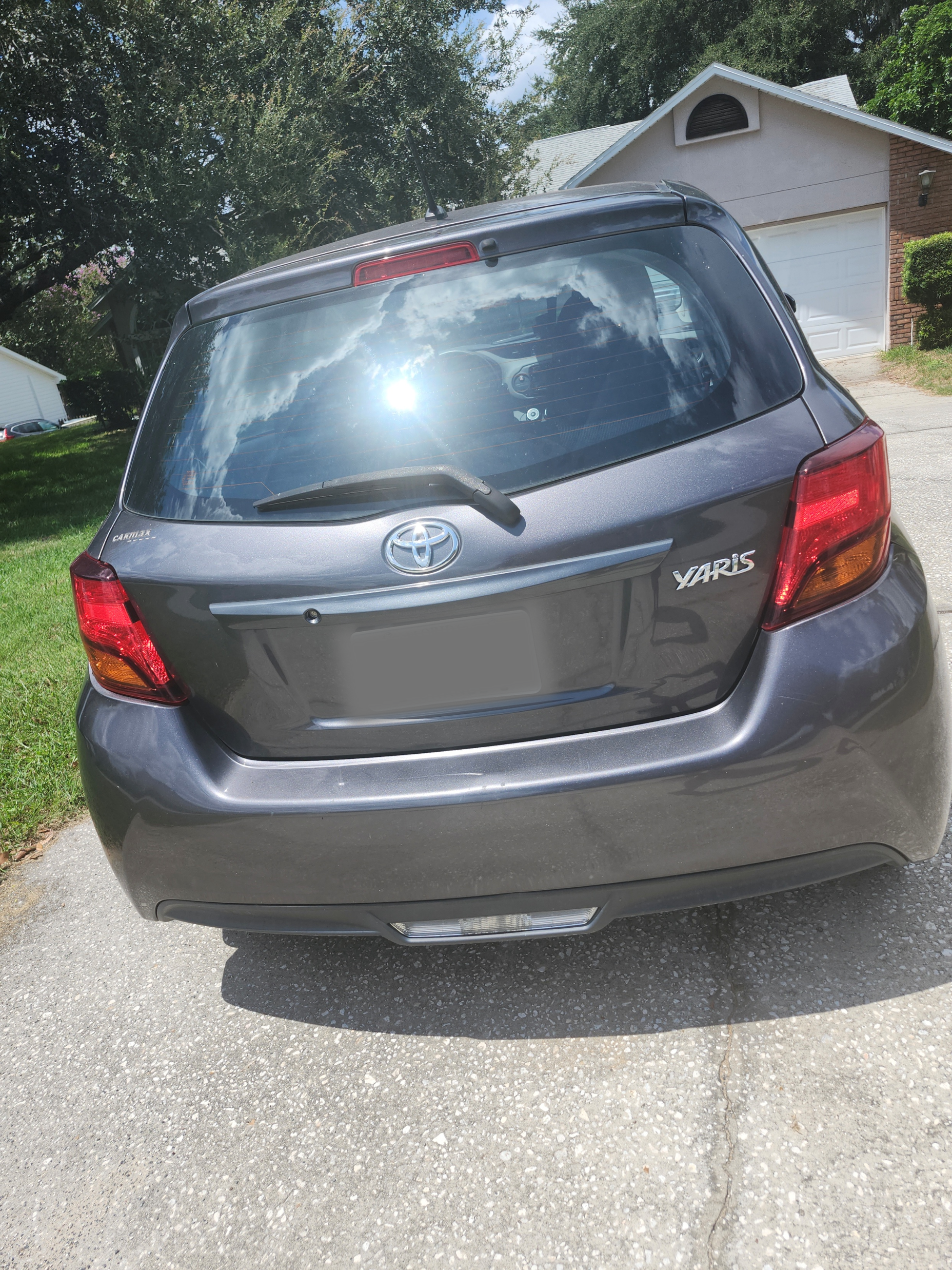Used 2017 Toyota Yaris L FWD image 6