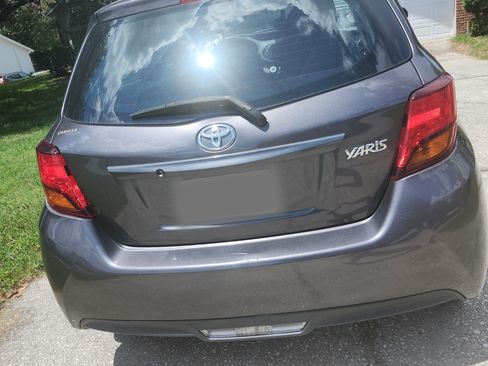 Used 2017 Toyota Yaris LE image 6