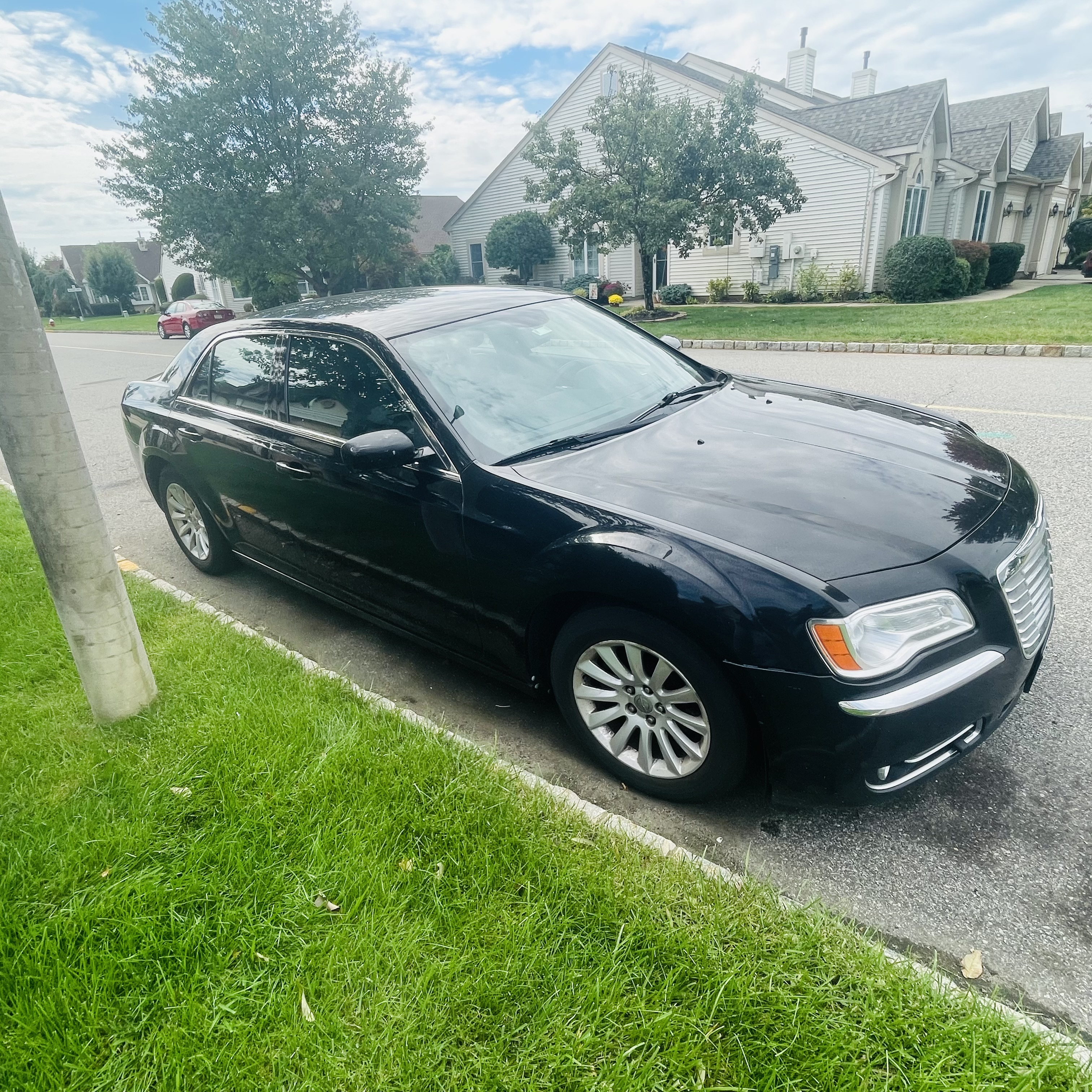 Used 2014 Chrysler 300 w/ Driver Convenience Group RWD image 4