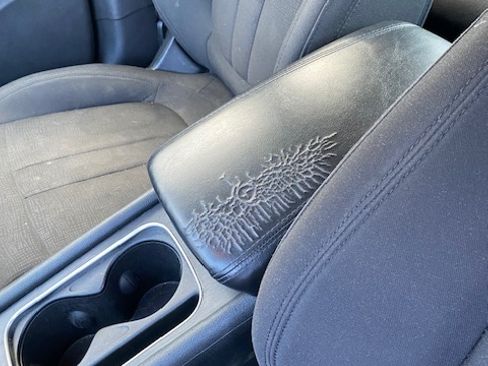 Used 2016 Chrysler 200 Limited w/ Convenience Group image 10