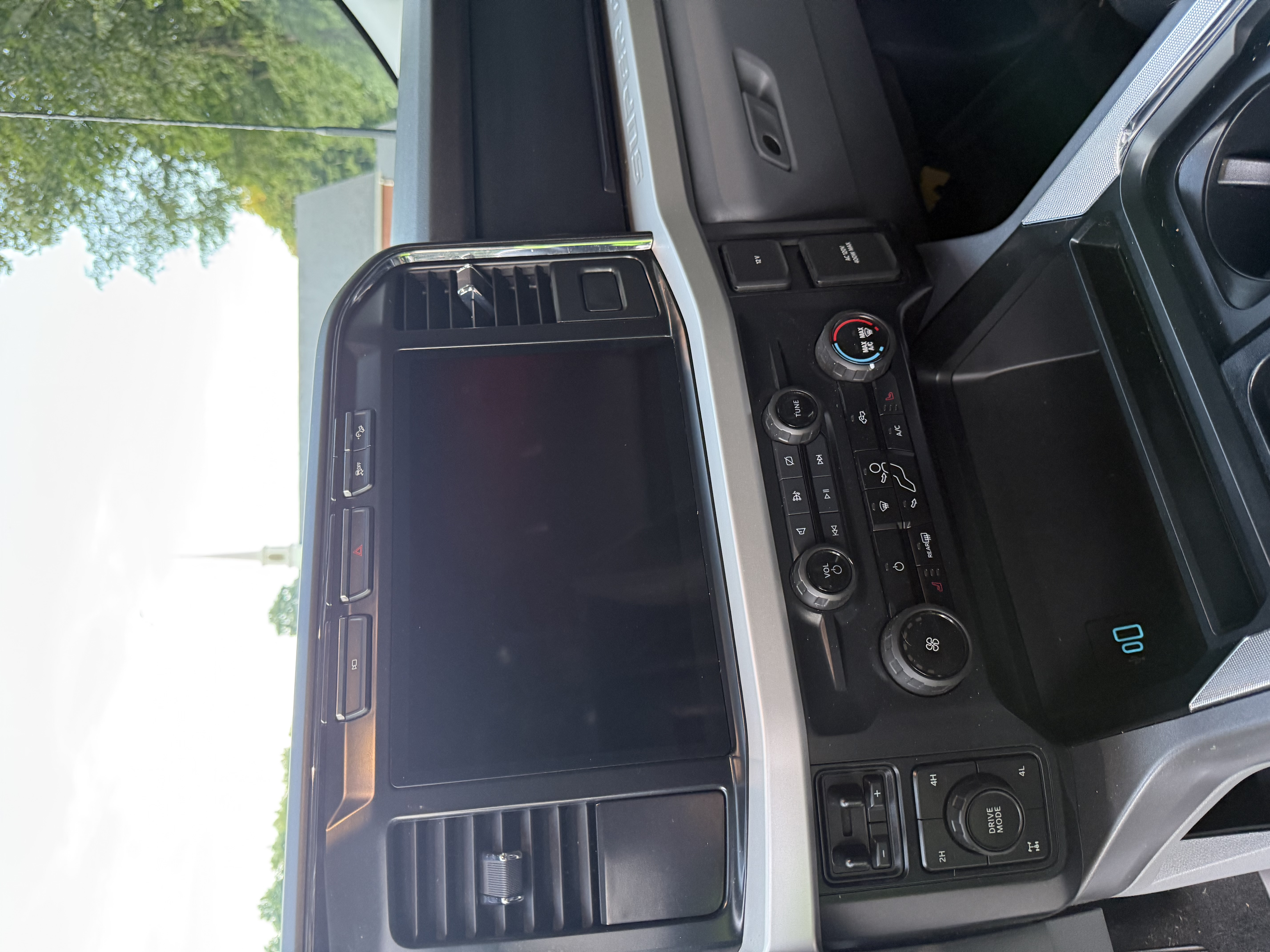 Used 2024 Ford F250 XLT w/ XLT Premium Package AWD/4WD image 13