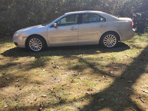 Used 2009 Mercury Milan Premier image 2