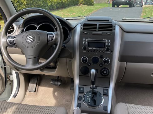 Used 2012 Suzuki Grand Vitara Premium image 6