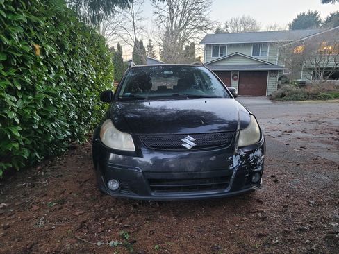 Used 2008 Suzuki SX4 AWD Hatchback w/ Touring Pkg image 2