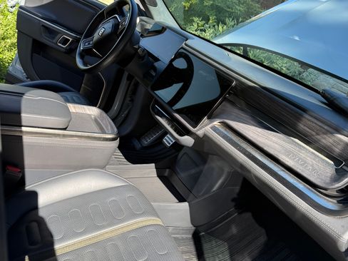 Used 2022 Rivian R1T Adventure AWD/4WD image 6