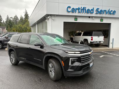 Used 2025 Chevrolet Traverse LT