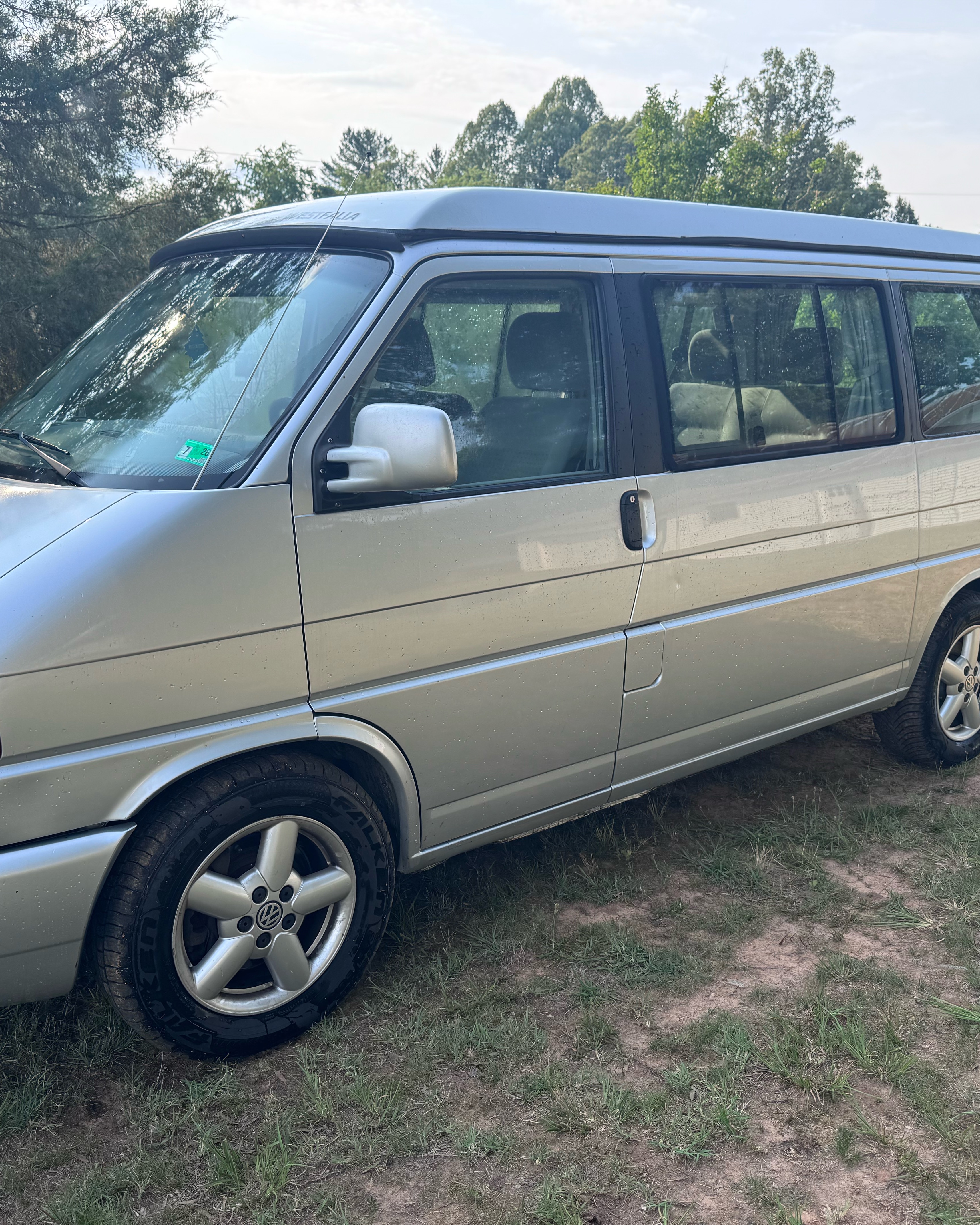 Used 2003 Volkswagen Eurovan MV FWD image 2