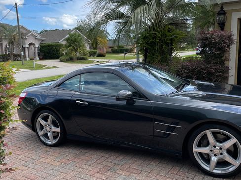 Used 2013 Mercedes-Benz SL 550 image 2