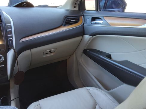 Used 2018 Lincoln MKC Select w/ Select Plus Package image 9