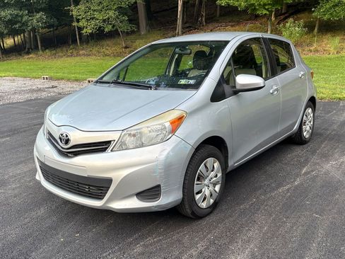 Used 2012 Toyota Yaris L FWD image 4