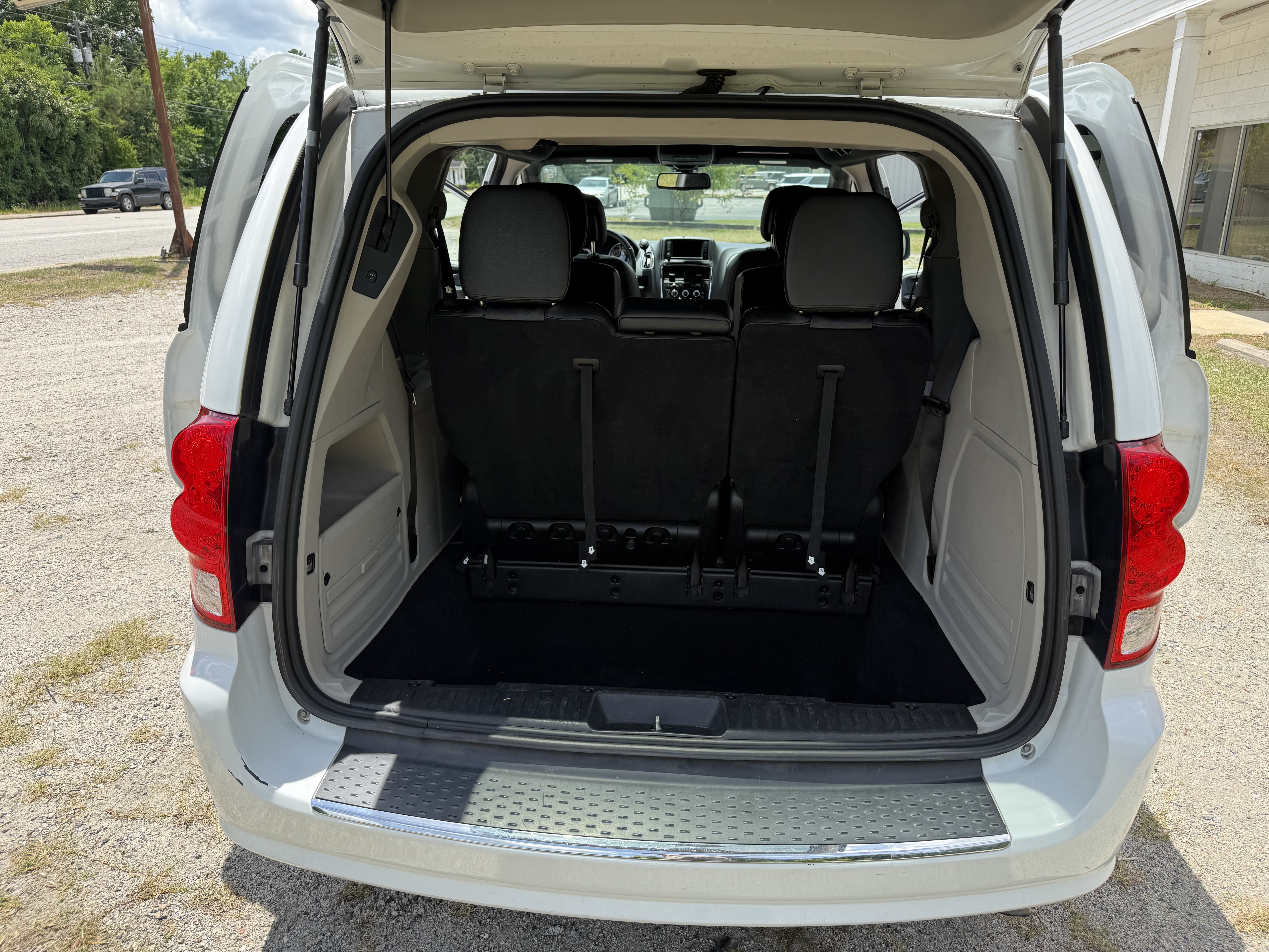 Used 2019 Dodge Grand Caravan SXT FWD image 8