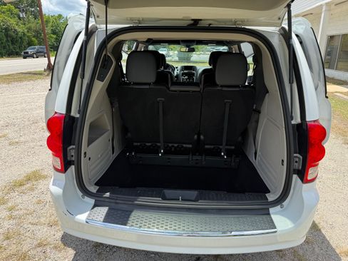 Used 2019 Dodge Grand Caravan SXT FWD image 8