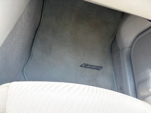 Used 2015 Toyota Camry LE image 12