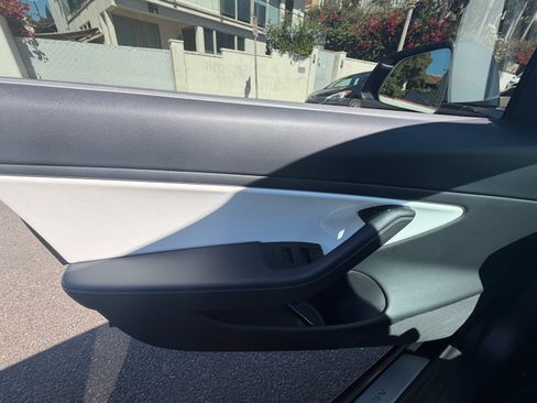 Used 2018 Tesla Model 3 Long Range AWD/4WD image 8