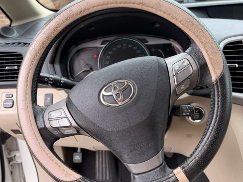 Used 2010 Toyota Venza image 5