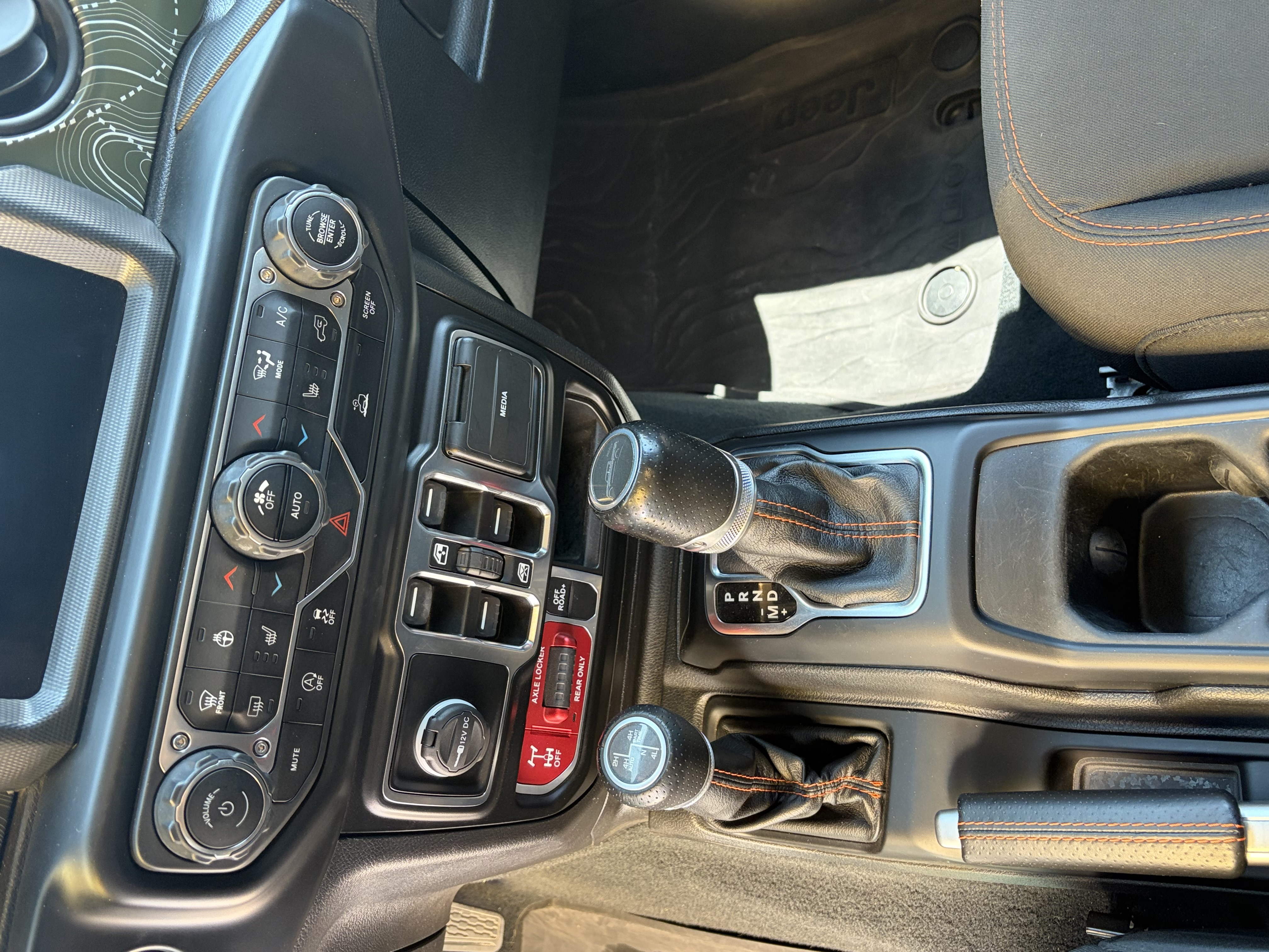 Used 2022 Jeep Gladiator Mojave w/ LED Lighting Group AWD/4WD image 12