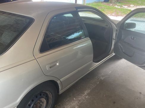 Used 2001 Toyota Camry LE FWD image 8