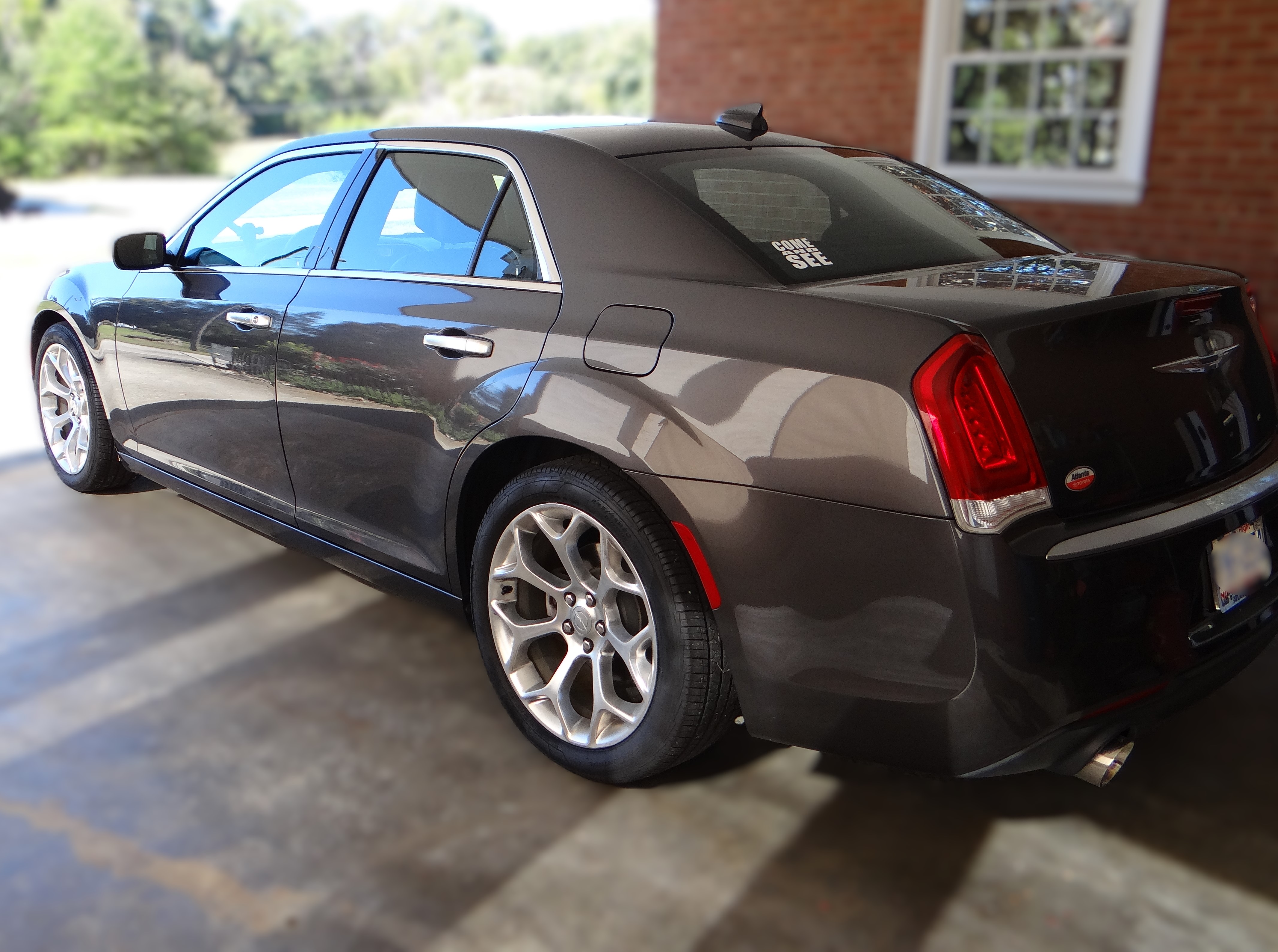 Used 2018 Chrysler 300 C RWD image 1