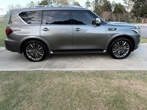 Used 2018 INFINITI QX80 Sport Utility 4D w/ Deluxe Technology Package image 2