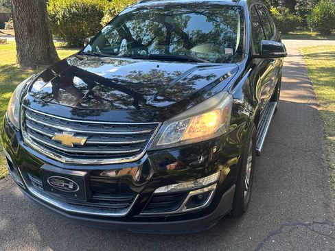 Used 2016 Chevrolet Traverse LT w/ Traveler's Package image 2